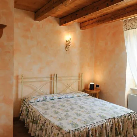 Cascina Le Preseglie Guest House Desenzano del Garda Exterior photo