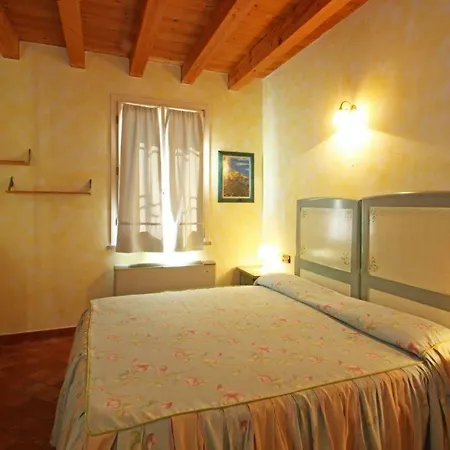 Cascina Le Preseglie Guest House Desenzano del Garda Exterior photo
